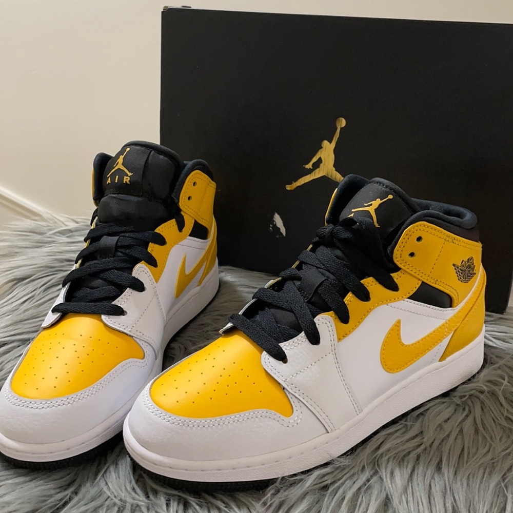NIB! Nike AIR JORDAN sz 5.5Y